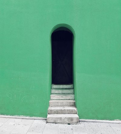 minimalist-image-of-building-entrance-with-stairs-2021-08-31-03-56-58-utc.jpg